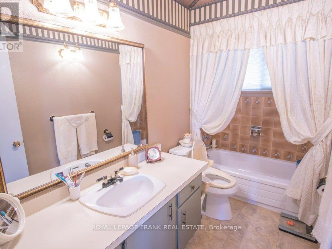 357 THE CAPTAINS CORNERS, 