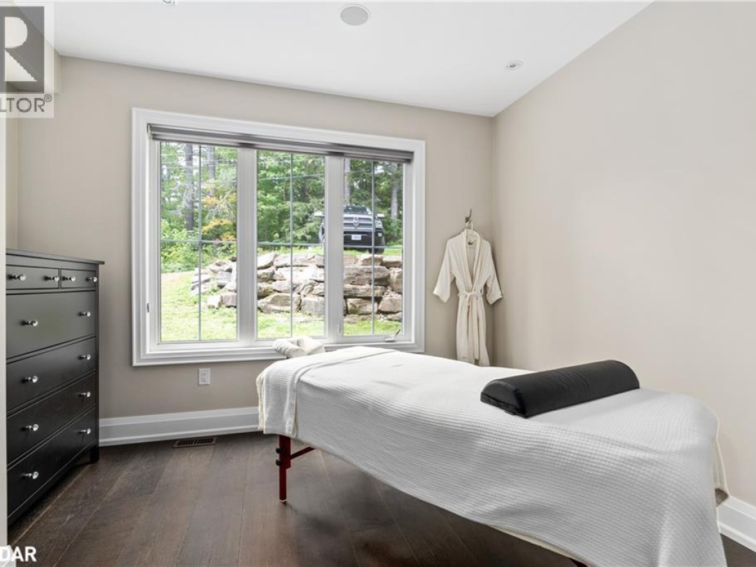 1043 FORTUNES Trail, 