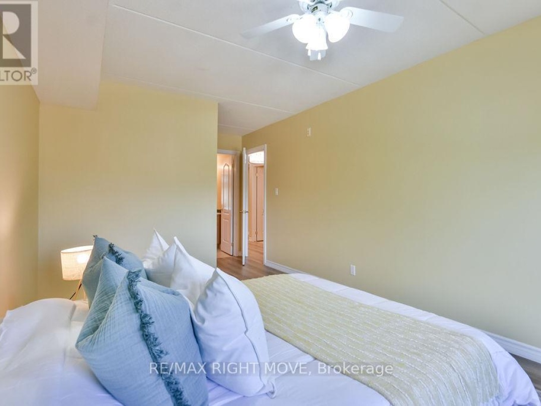 313 - 486 LACLIE STREET, 