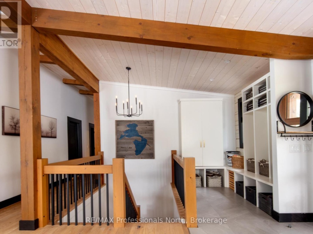 1046 LONE WOLF CRESCENT, 