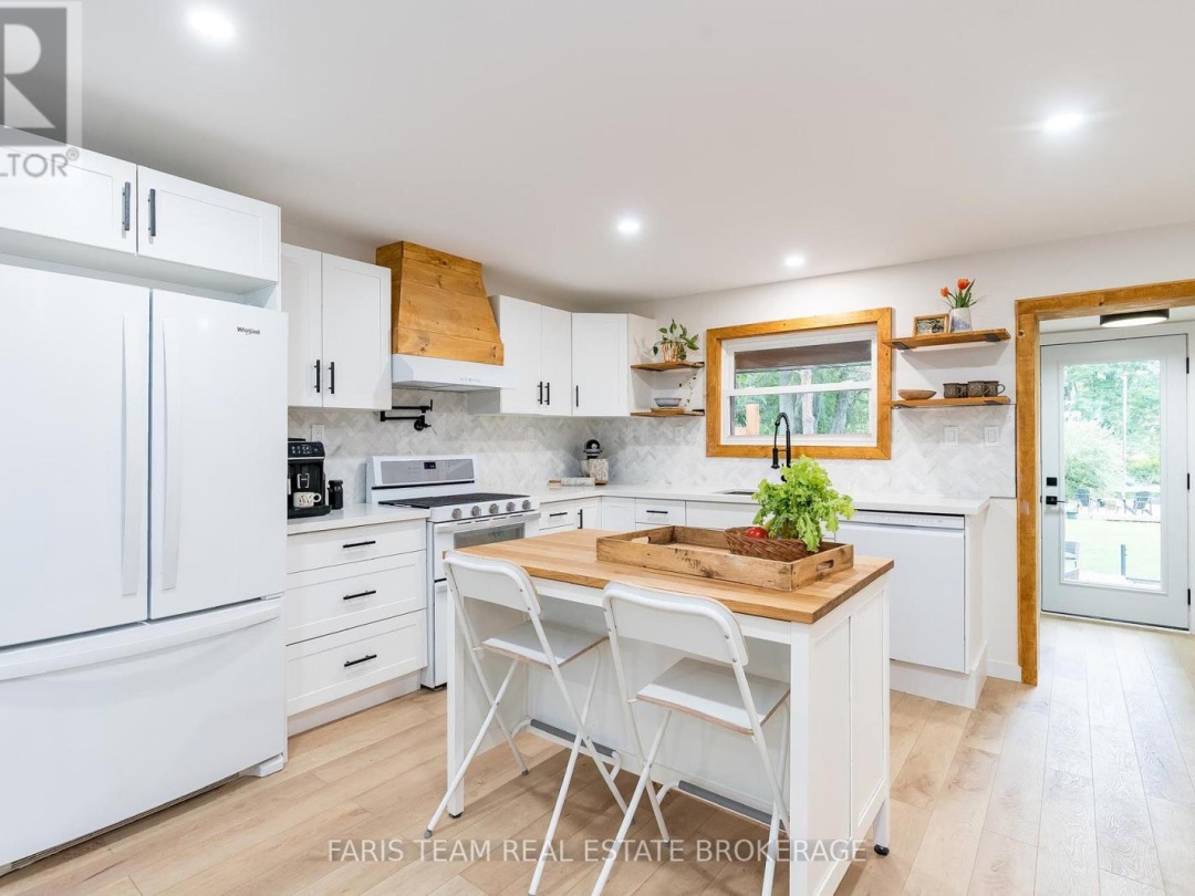 2668 WESTSHORE CRESCENT, 