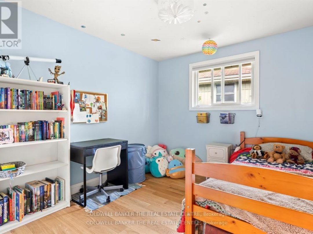 2656 WESTSHORE CRESCENT, 