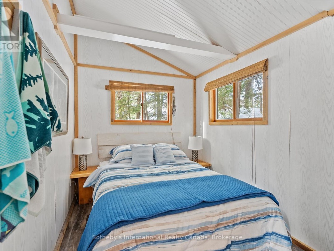 1075 Elmhurst Lane, Kennisis Lake