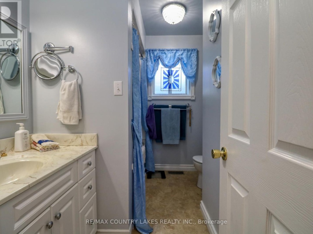 588 MAIN STREET E, 