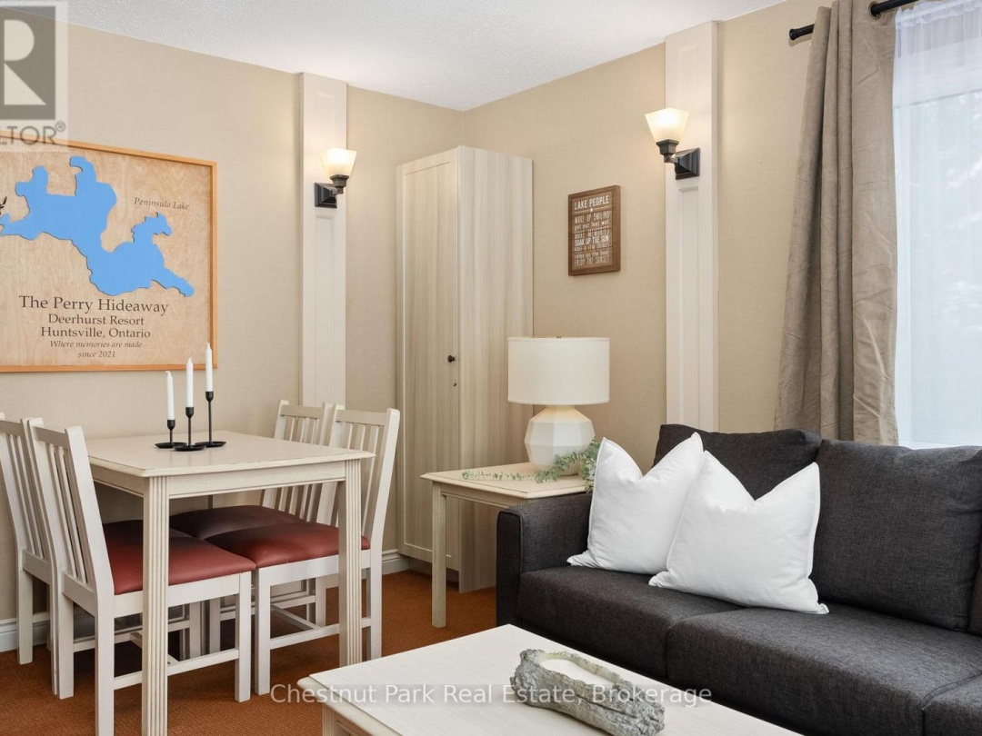 52 107 1235 Deerhurst Drive, Peninsula Lake