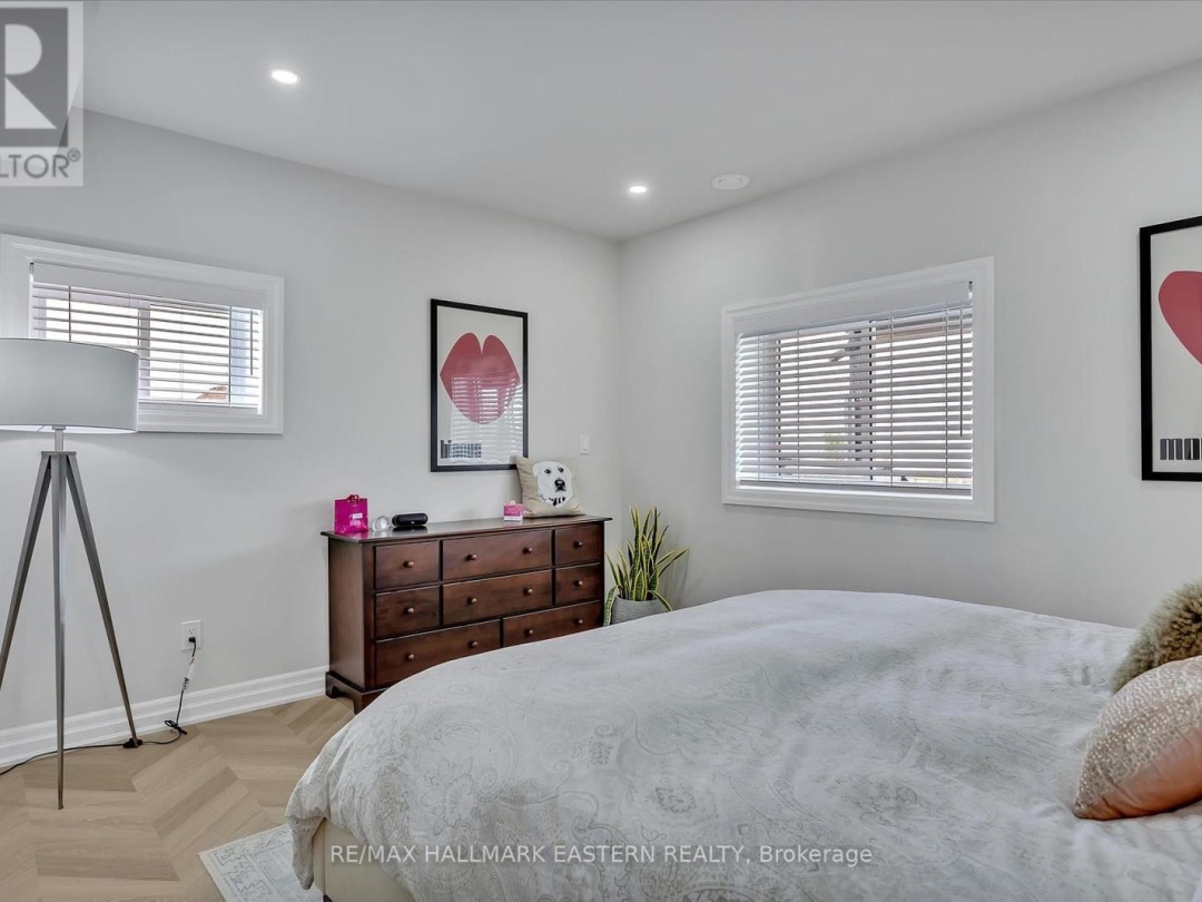 35 LAKEVIEW CRESCENT, 