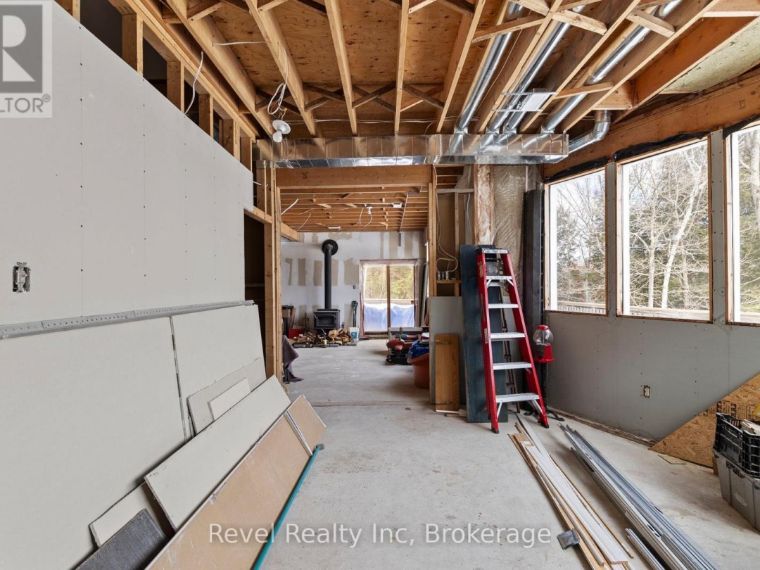 75 SILVER POINT DRIVE, Silver Lake