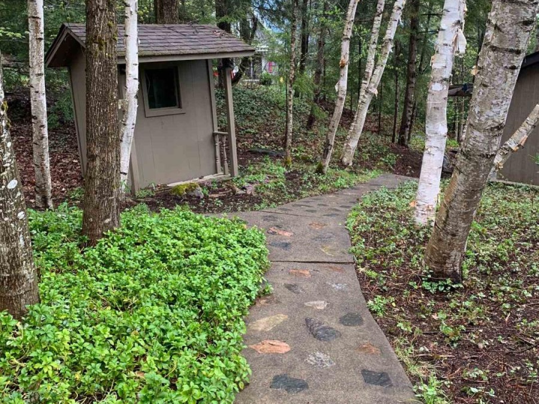 6213 Kennisis Lake Road, Kennisis Lake