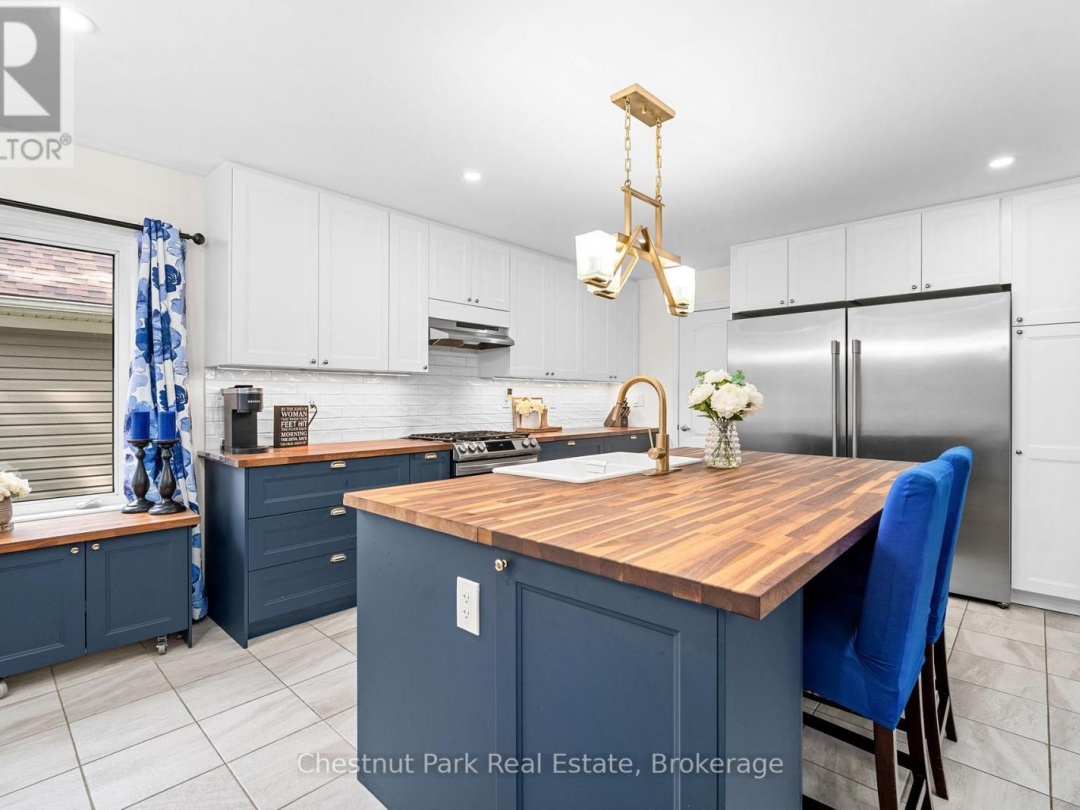 17 WINDSONG CRESCENT, 