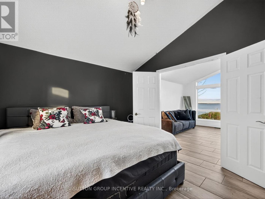 211 MOON POINT DRIVE, 