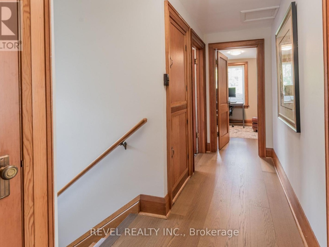 14 BOND STREET W, 