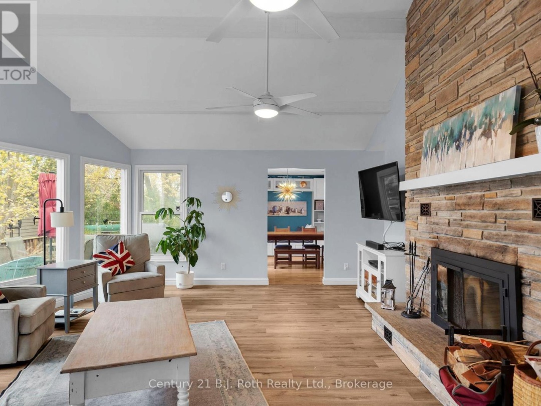 3772 Harry's Lane, Lake Simcoe
