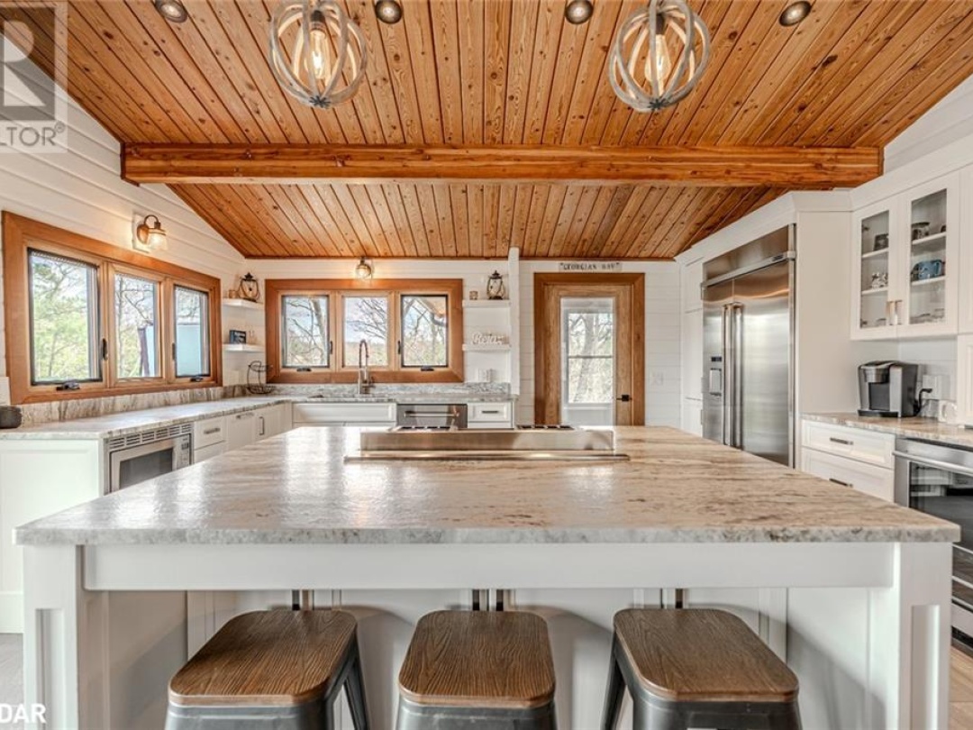83 Walkway Rd, Georgian Bay