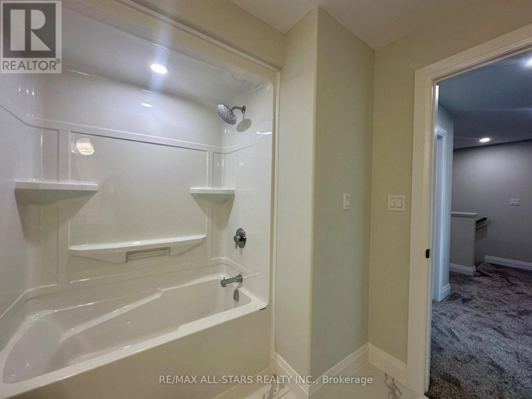 6 - 21 HAMPTON LANE, 