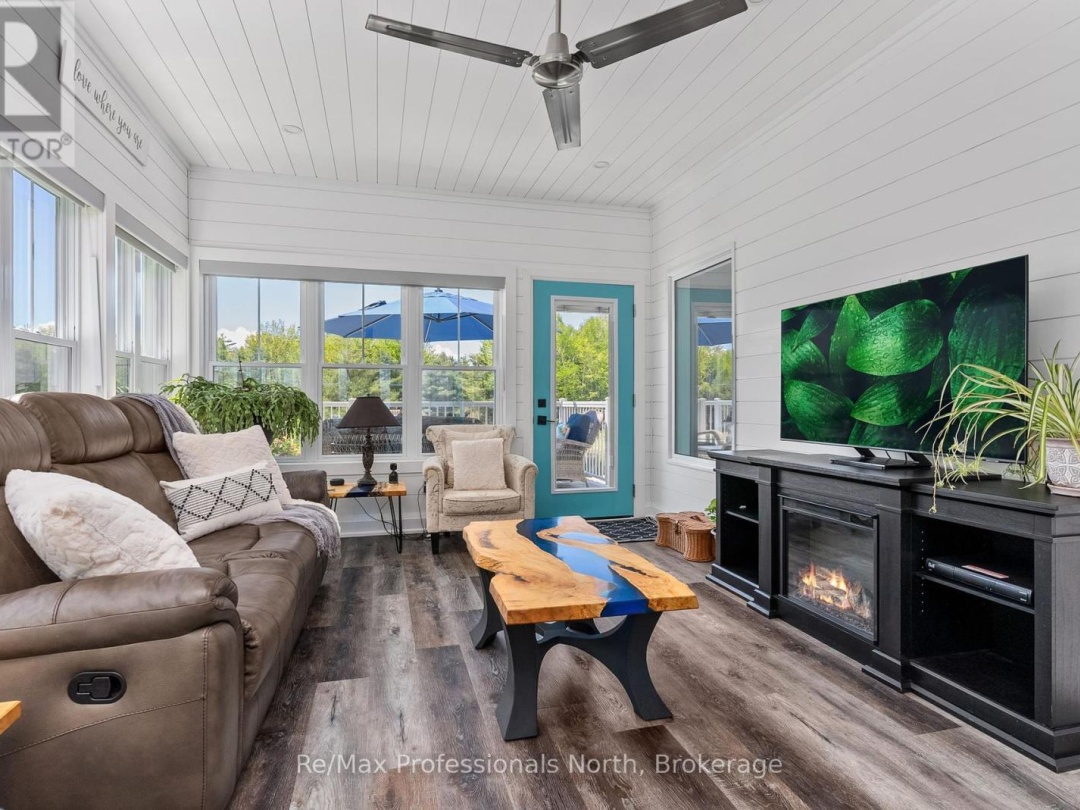 1076 XAVIER STREET, 
