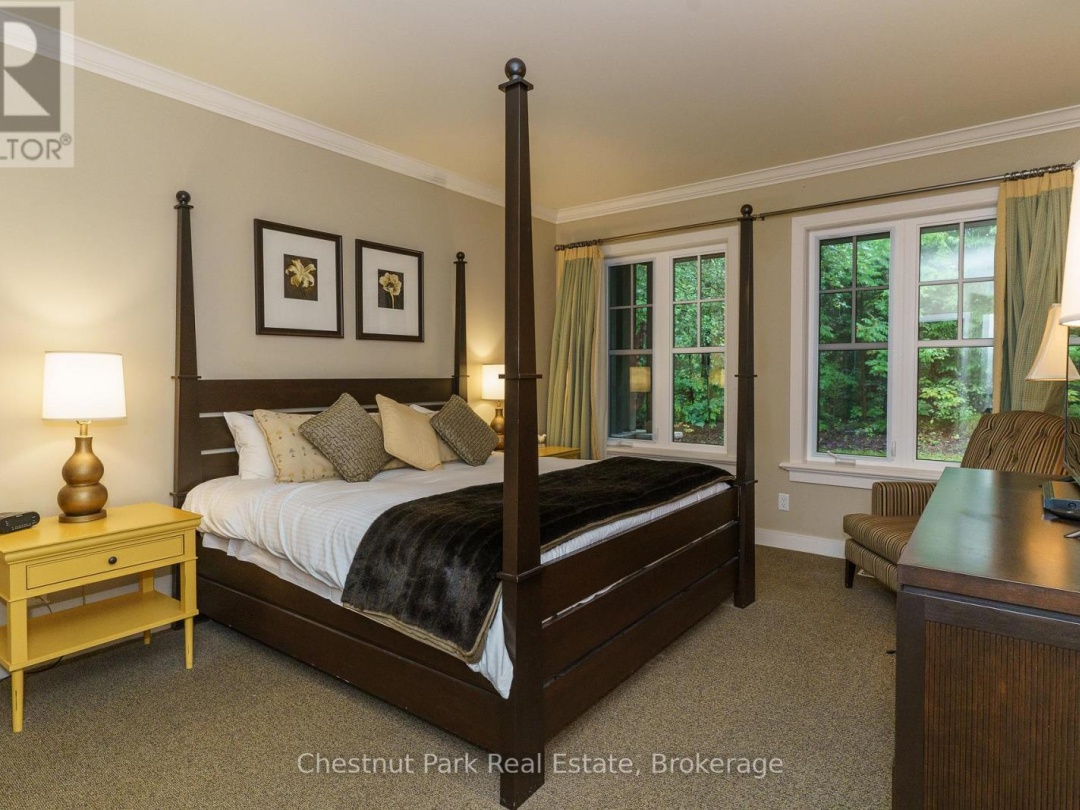 501 GLEN ABBEY WAY E, 