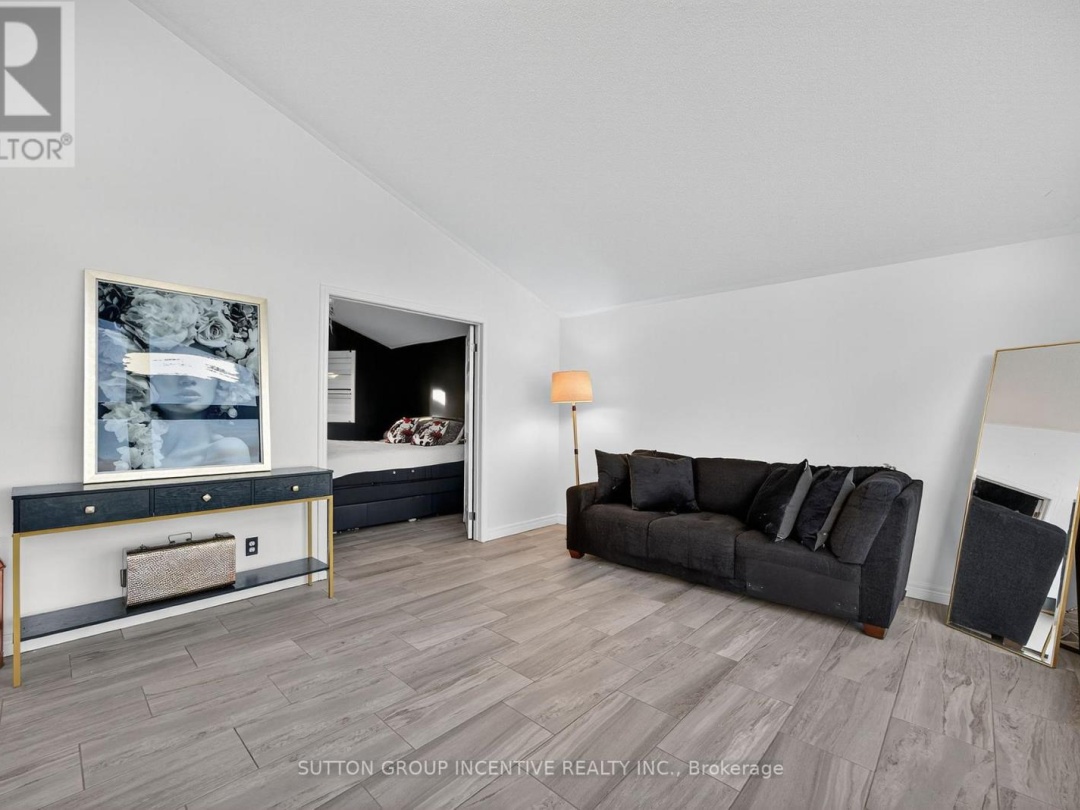 211 MOON POINT DRIVE, 