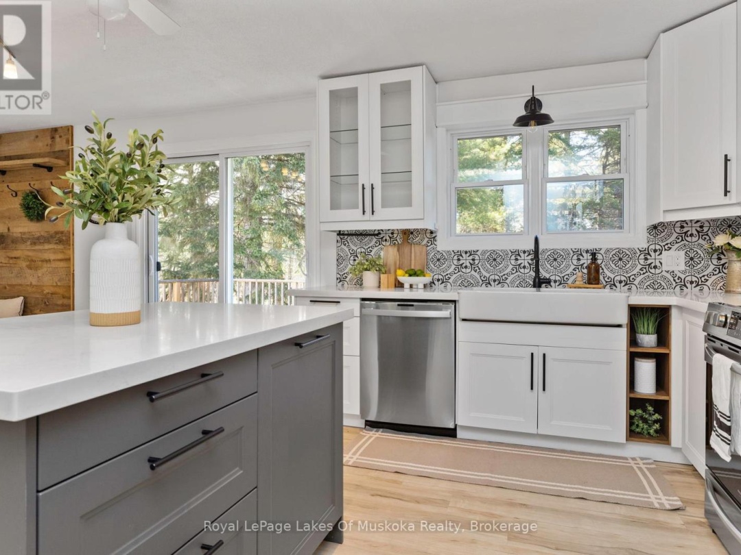 1136 High Falls Road, Muskoka River