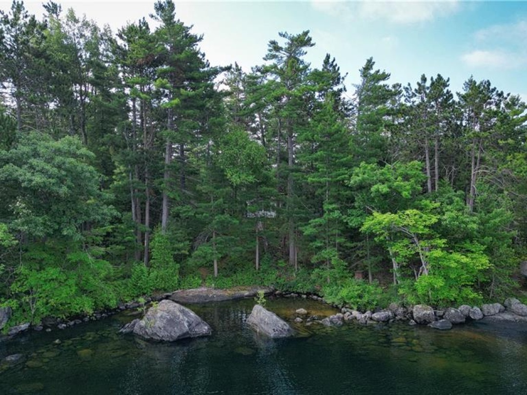1 ISLAND 3LM Island, 