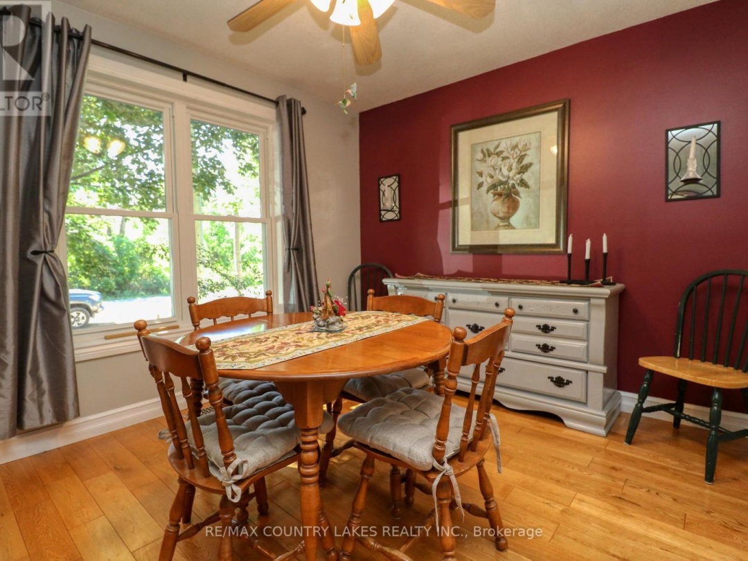 588 MAIN STREET E, 