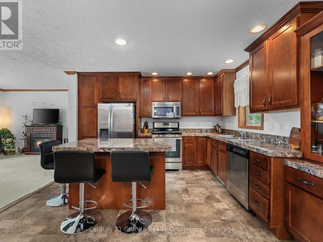 2275 KENNISIS LAKE ROAD, 