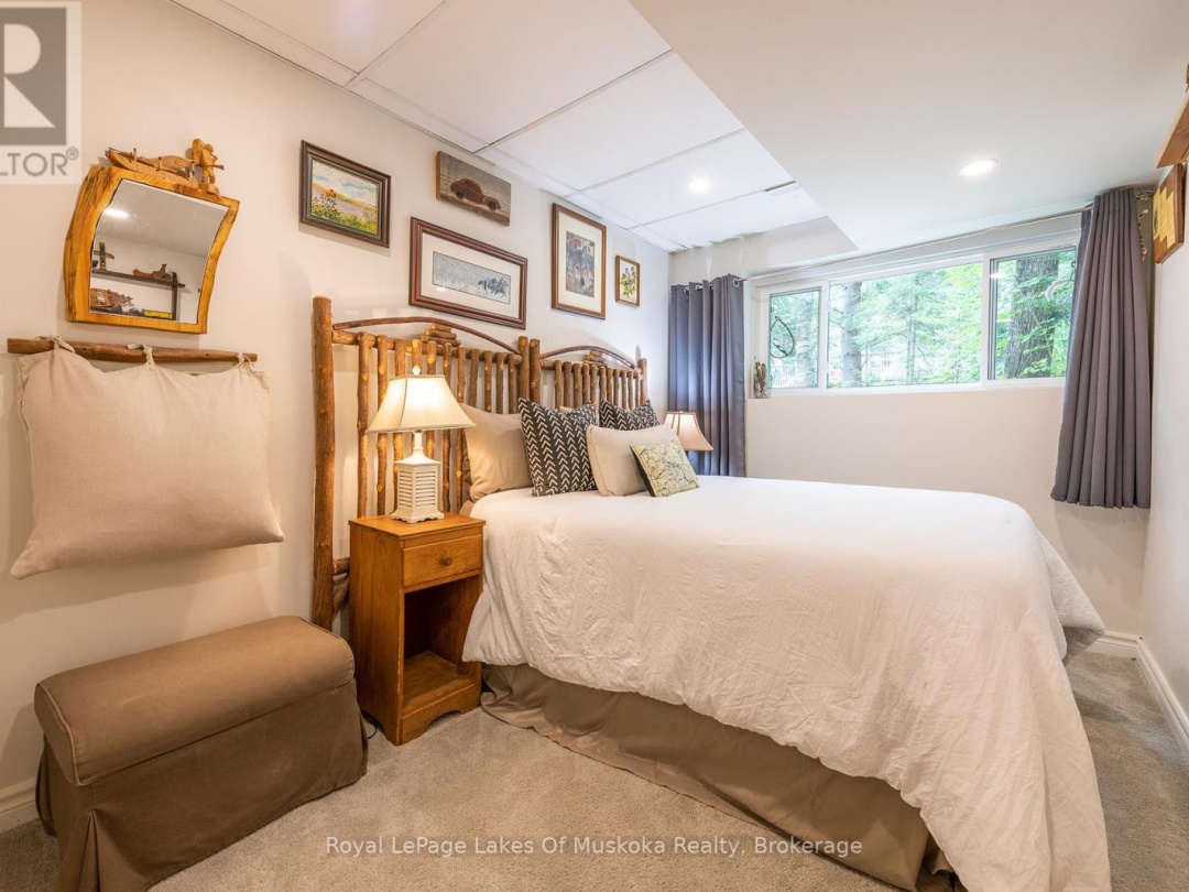 1588 SKYLINE DRIVE, Peninsula Lake
