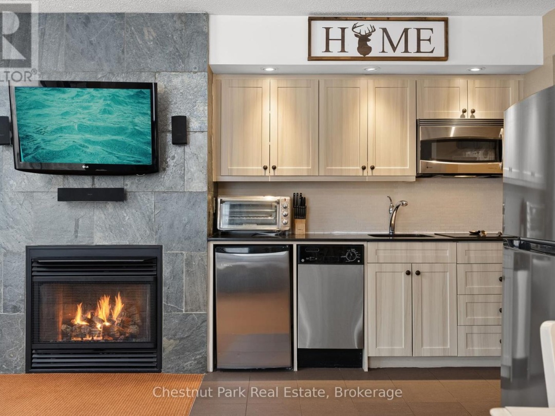 52 107 1235 Deerhurst Drive, Peninsula Lake