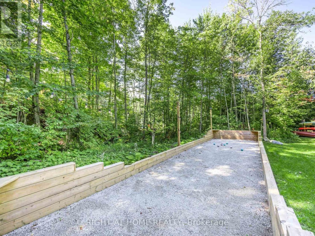7592 East River Road, Black Lake
