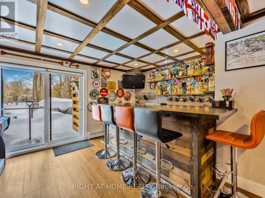 7592 East River Road, Black Lake