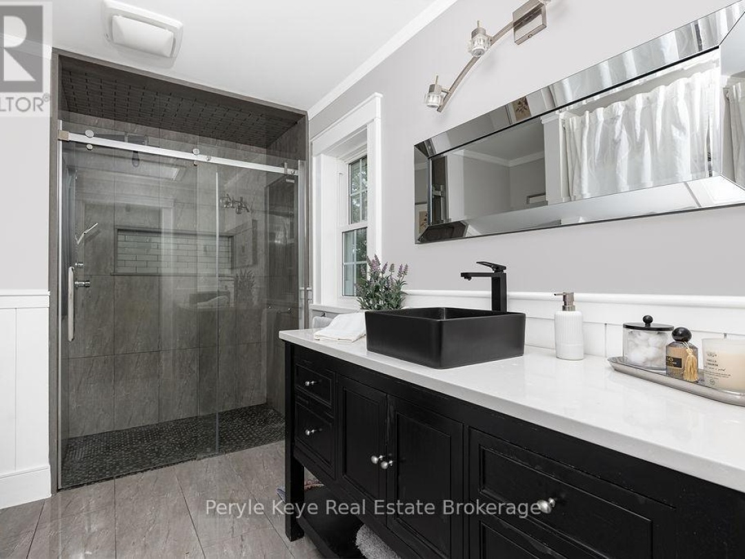 118 ROBIN ROAD, 