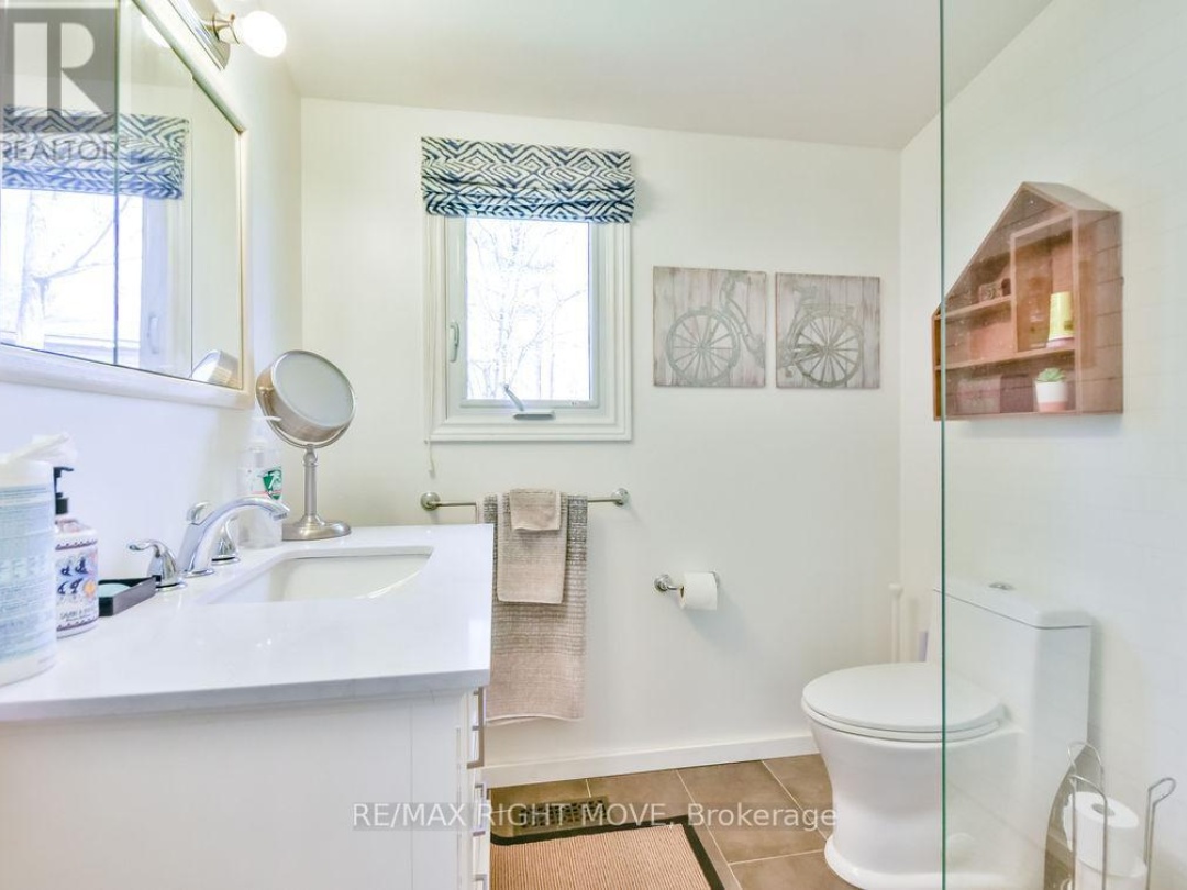 7697 West River Road, Severn Lake