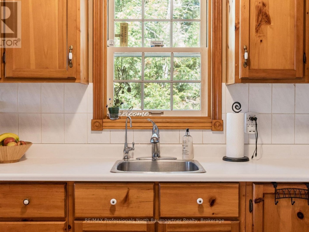 2766 Wilkinson Road, Kennisis Lake