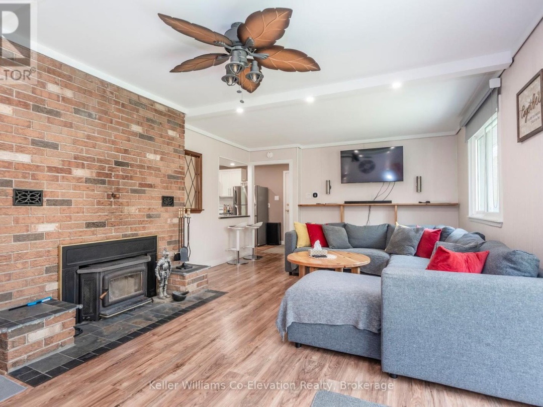 1467 ROSEMOUNT ROAD, 