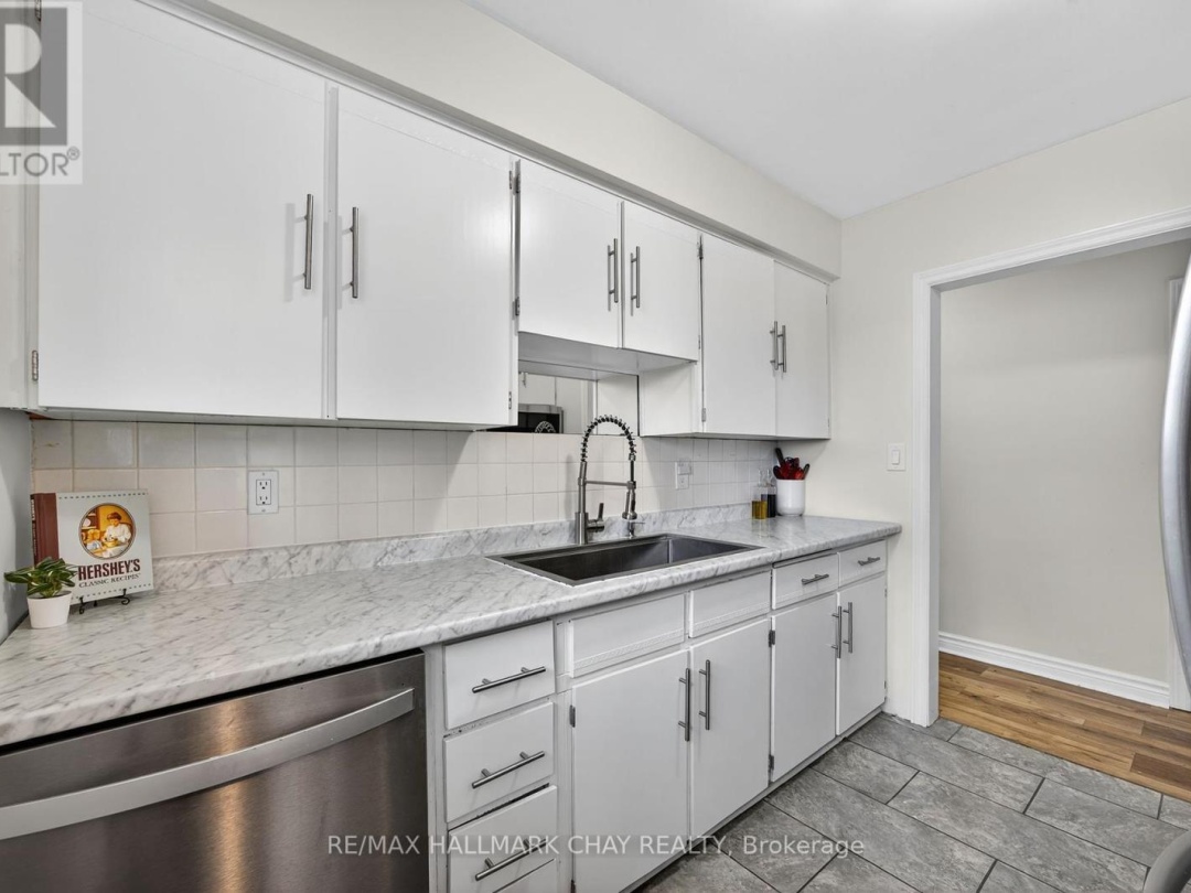 67 SIMCOE STREET, 