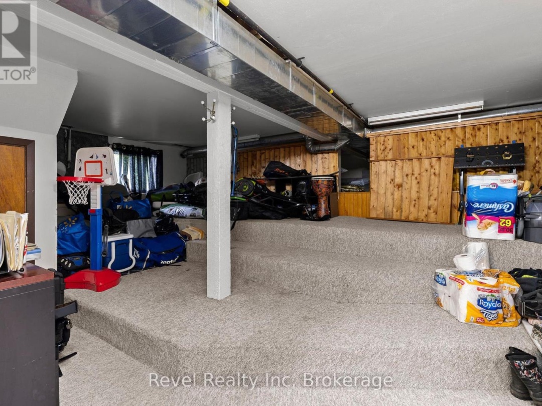 35 MACKLAIM DRIVE, 