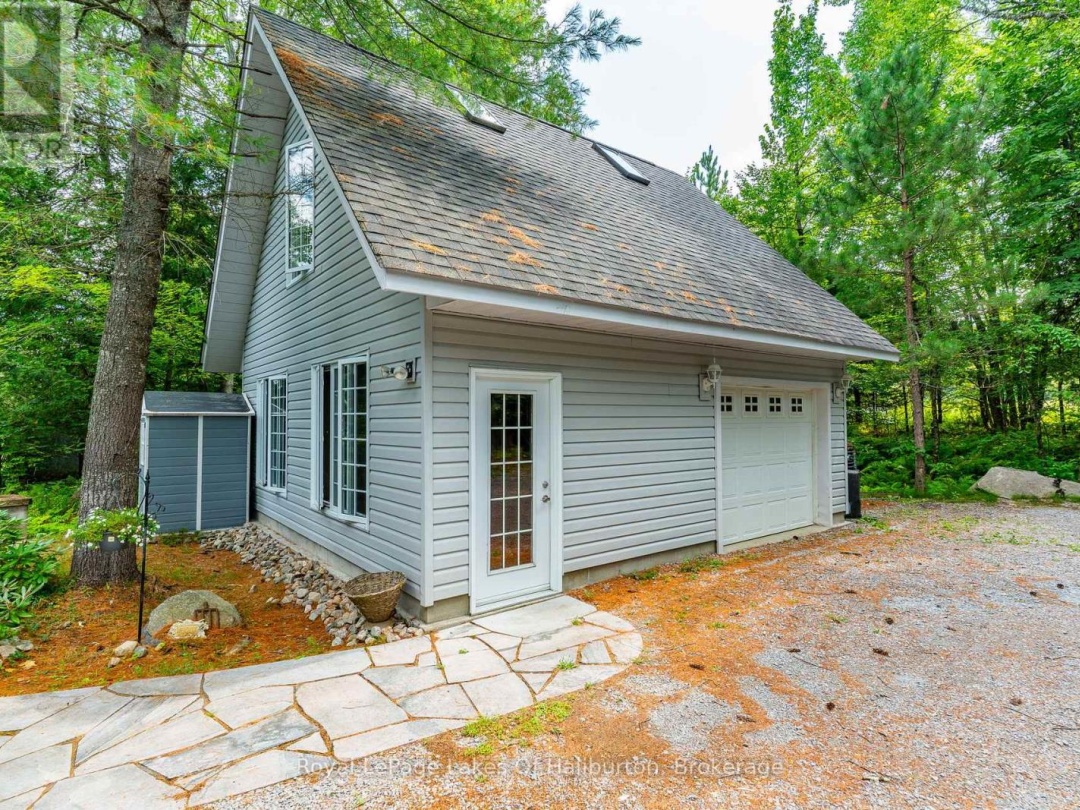1049 NINATIGO LANE, 