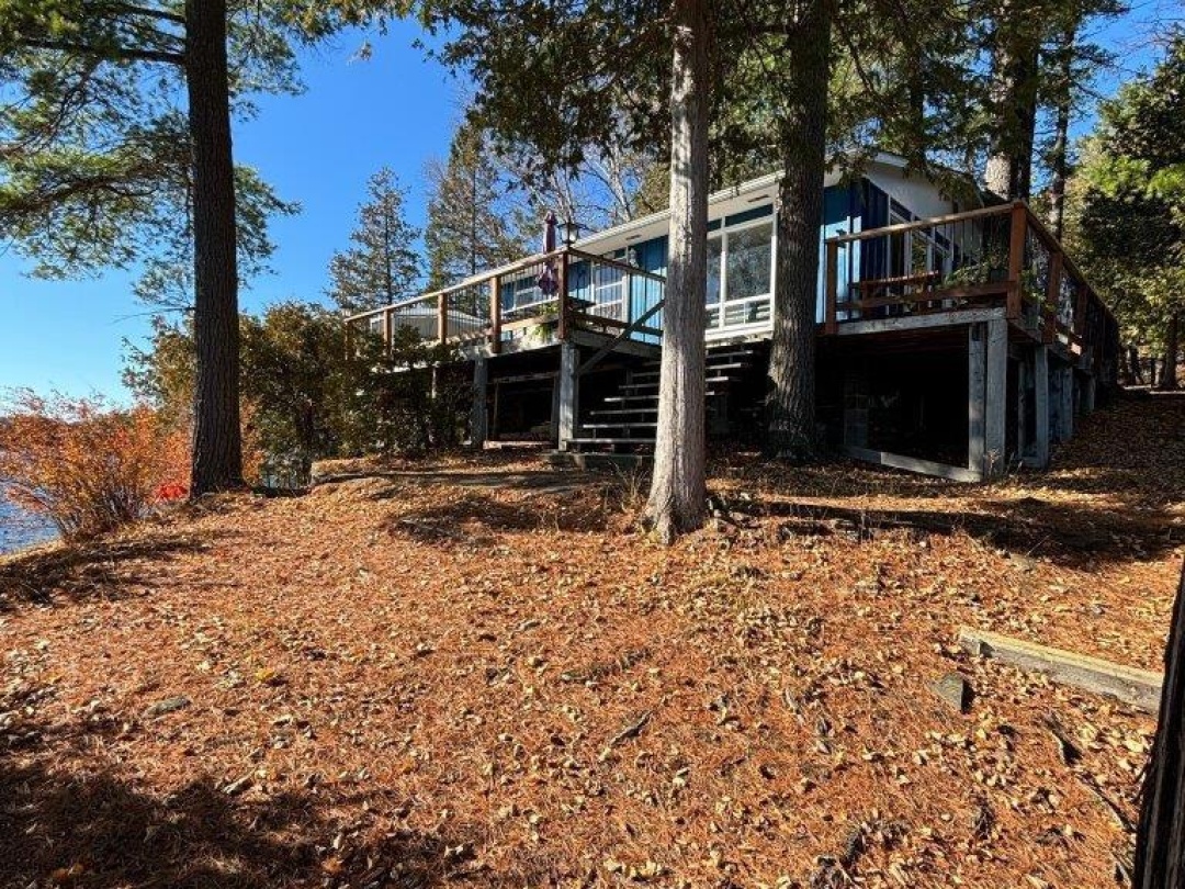 96 Pine Point Trail, Crystal Lake