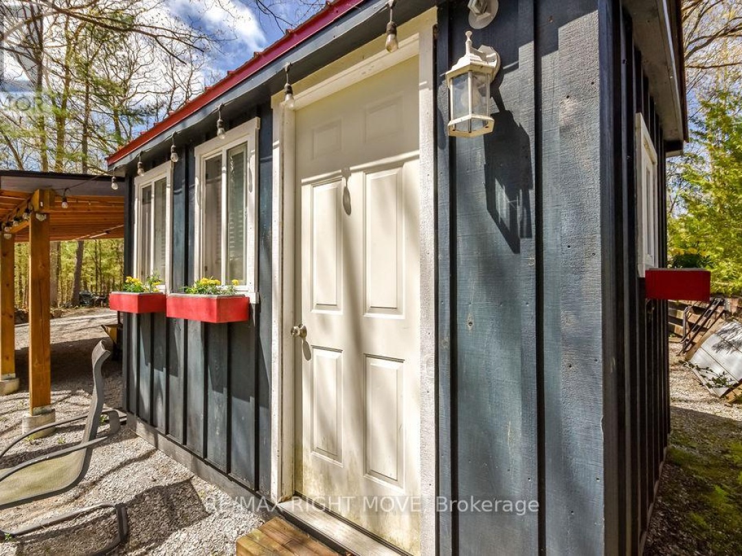 7697 West River Road, Severn Lake