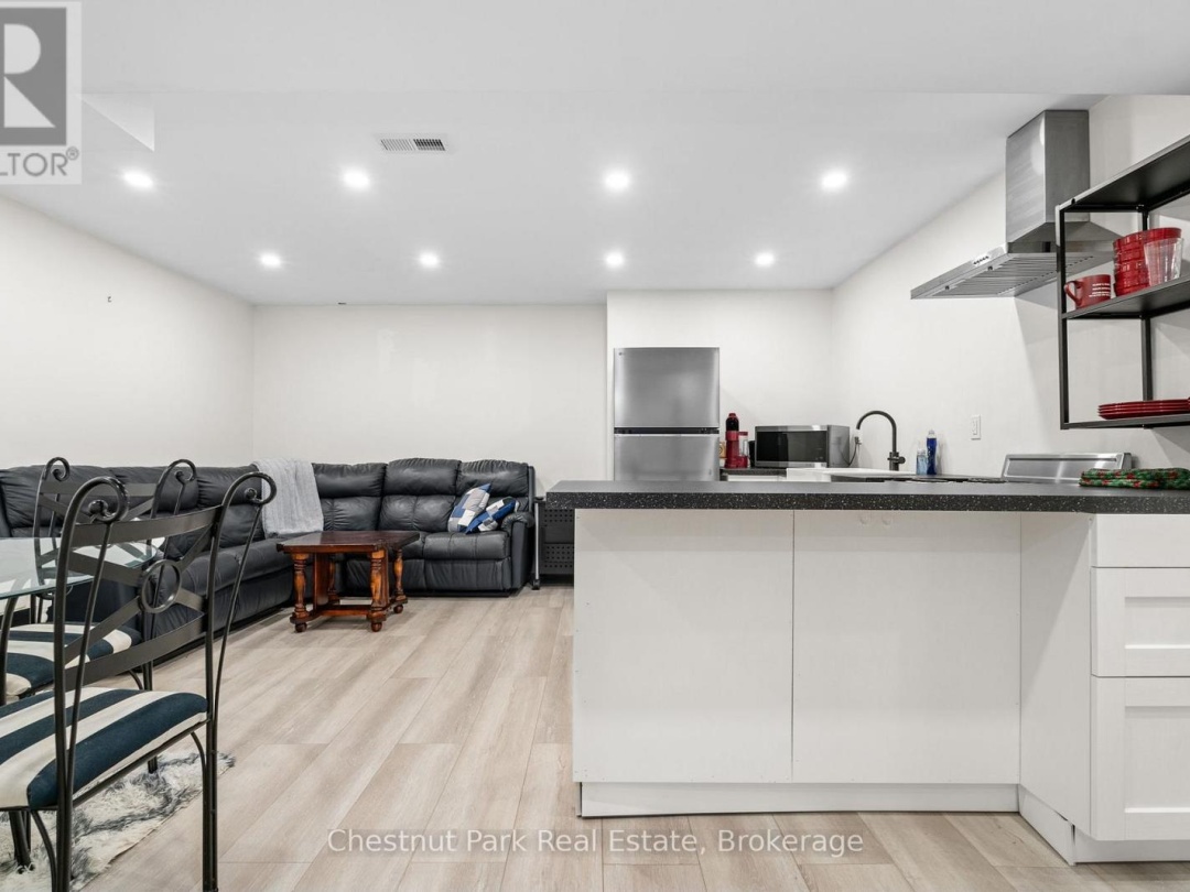 17 WINDSONG CRESCENT, 