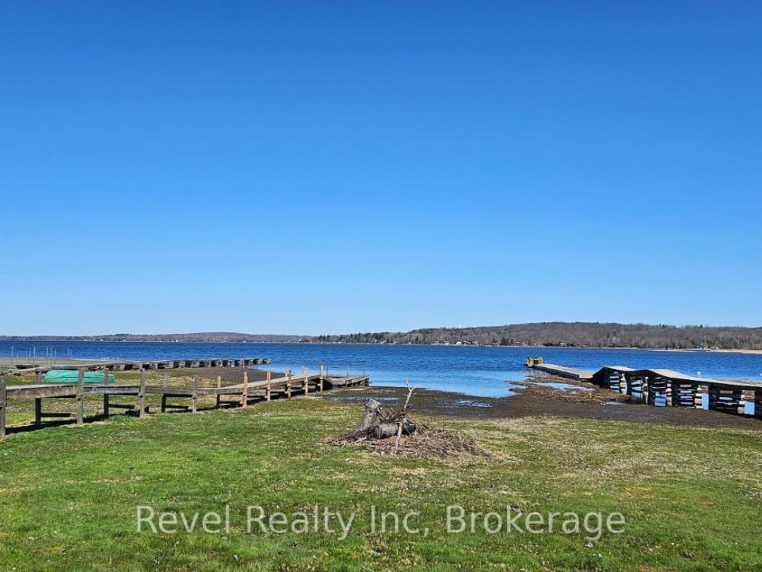 97 Maskinonge Road, Georgian Bay