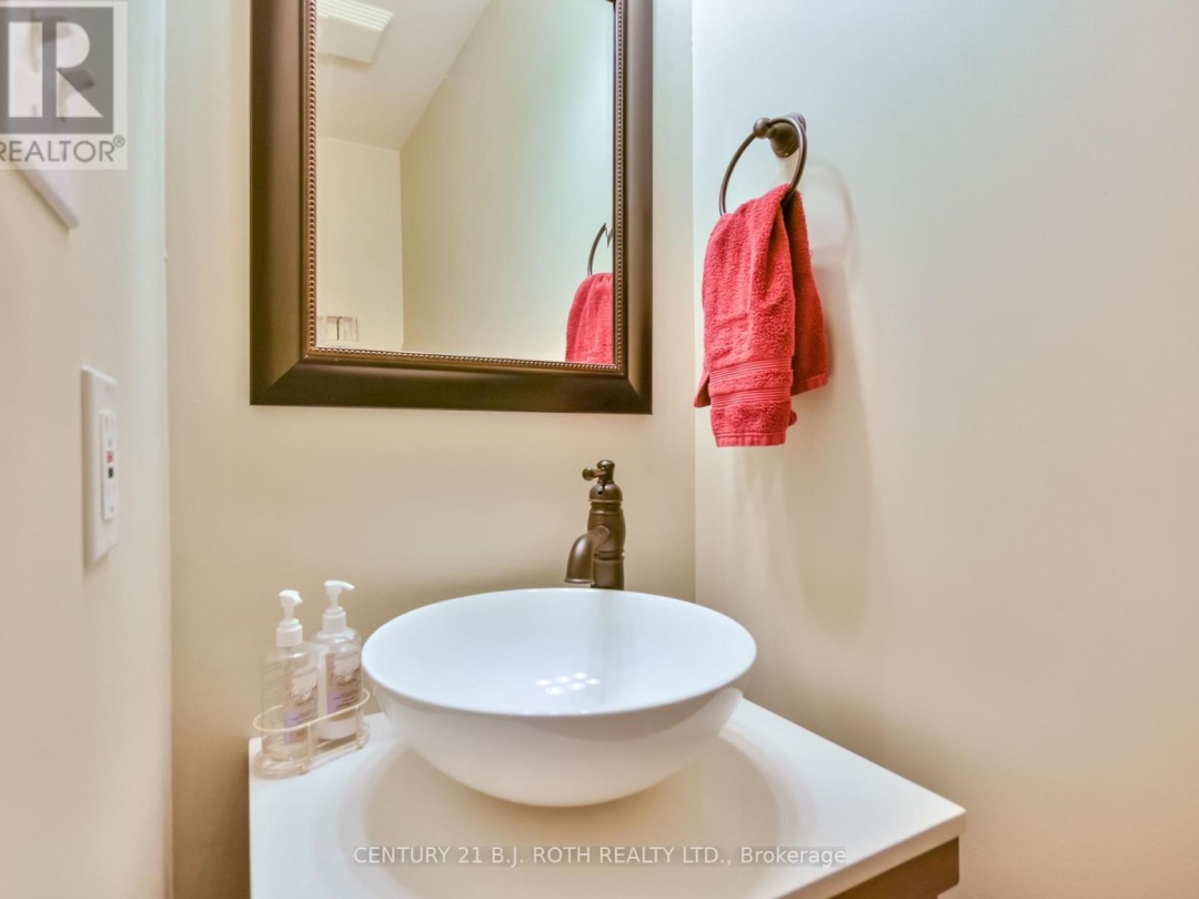 17 VIVIAN LANE, 