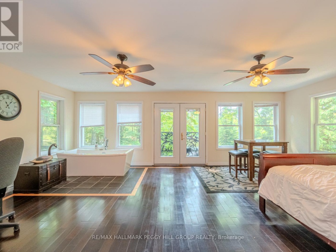 4 CLOVER COURT, 