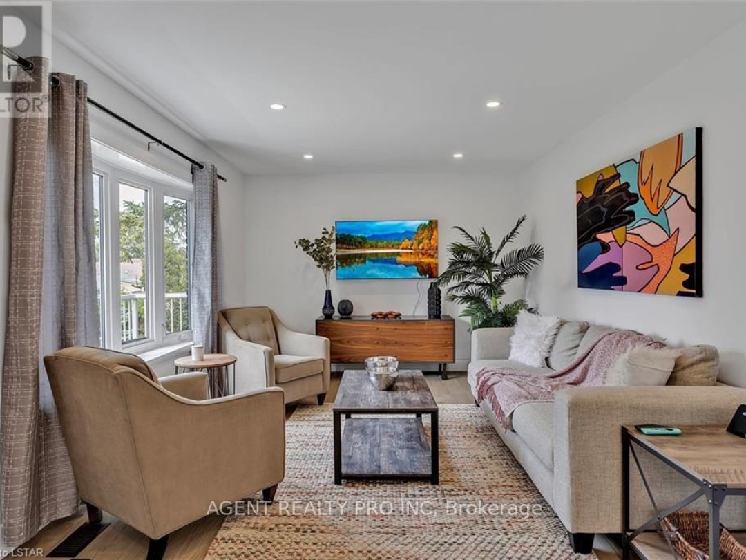 21 Oriole Road, Cameron Lake