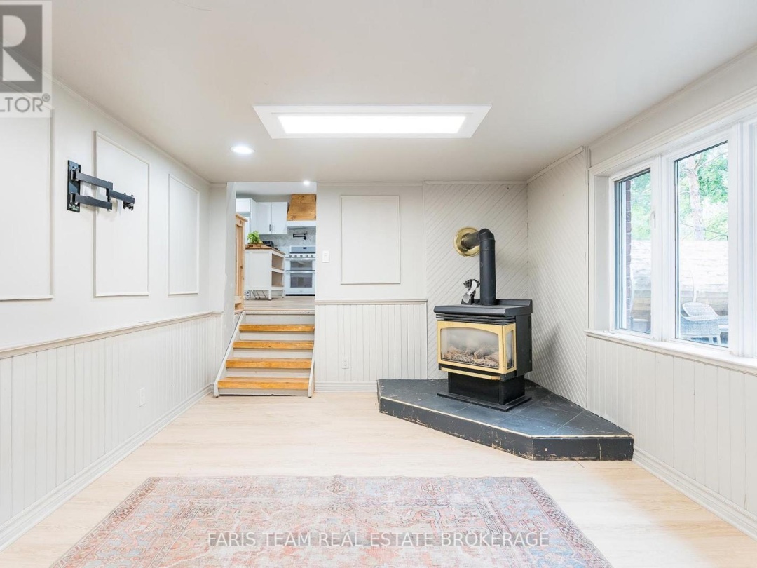 2668 WESTSHORE CRESCENT, 