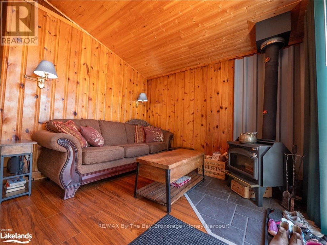 6932 Island 1810 / Bone Island, Georgian Bay