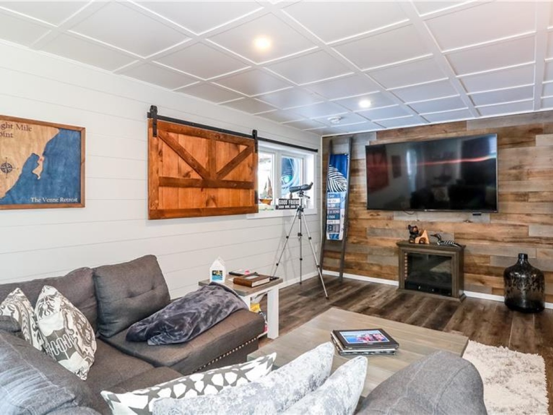 241 Eight Mile Point Road, Lake Simcoe