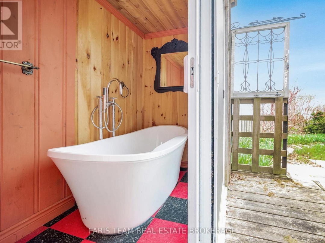 4 SCHOONER LANE, 