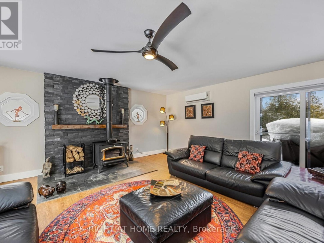 7592 East River Road, Black Lake