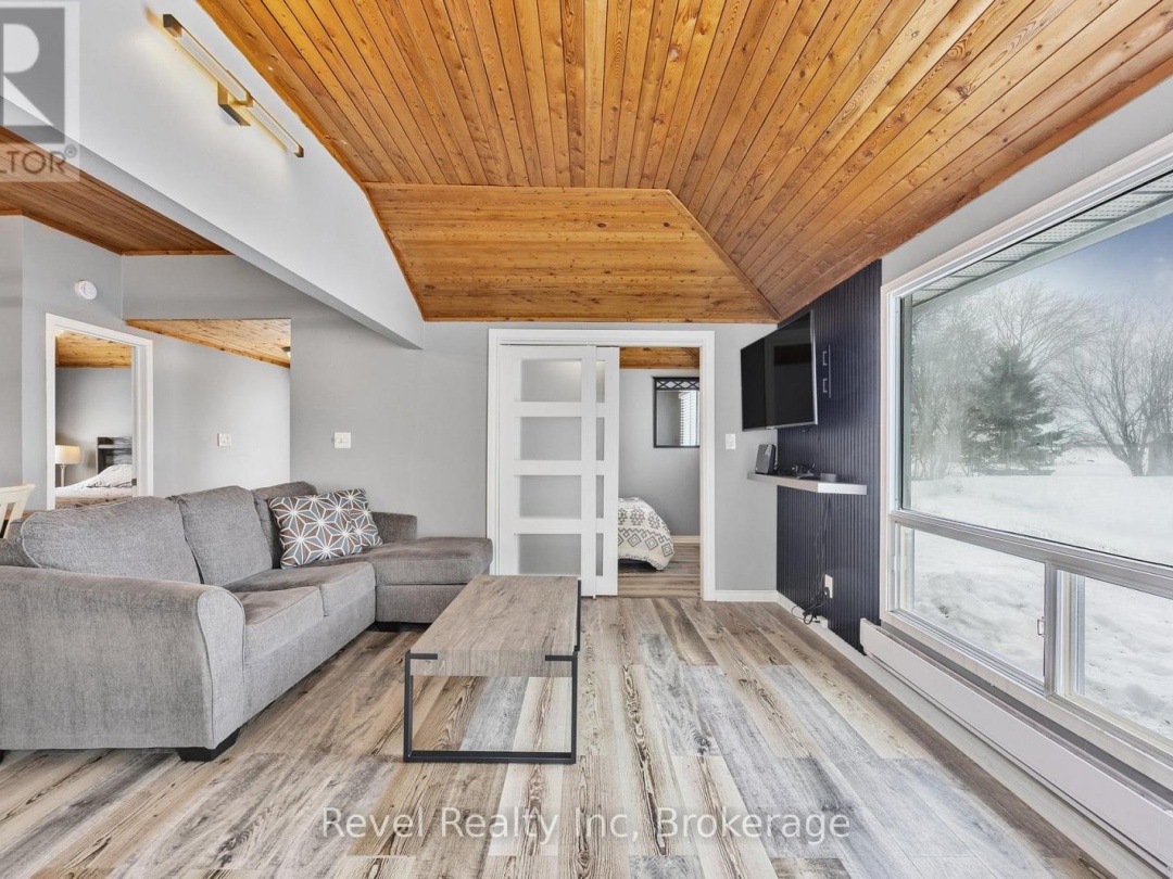 97 Maskinonge Road, Georgian Bay