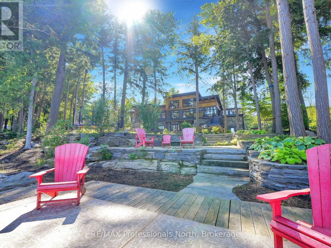 1046 LONE WOLF CRESCENT, 